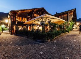 16 ART-BAR-RESTAURANT SAANEN