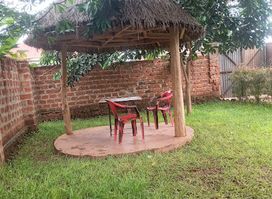 Black & White Gardens Kasambira.