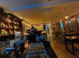 Gourmet Cocktail Bar & Grill