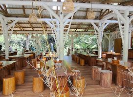 Le Chamouzé Restaurant by La Vallée des Couleurs Nature Park