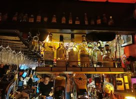 Pickwick's Pub & Wine Bar