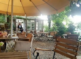 Kis sziget cafe and bar