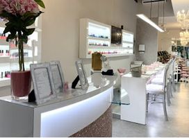 Le Nail Bar