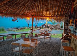 ฮักแคมป์ คาเฟ่ ร้านอาหาร กาแฟ แม่แจ่ม วิวดอย ทะเลหมอก