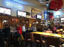 Howie's Sports Bar & Grill