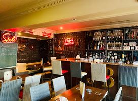 Piccadilly Pub