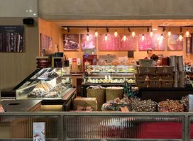 Zorlu Grand Hotel Sports' Bar