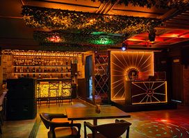HOOCH Bar & Lounge