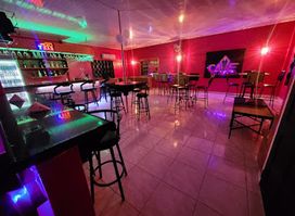 Cave Bar & Lounge Gy