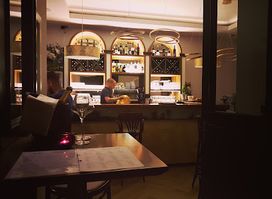 MoNIKa's Wine Bar