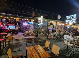 Planet Earth Bar & Restaurant