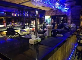 Woodenbar Bar & resto
