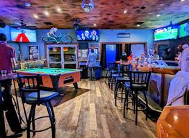 The Turn - Bar and Lounge