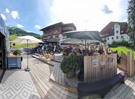 SKILL® Riders Lounge & Cafe