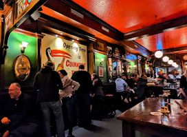 Finnegan's Harp Irish Pub
