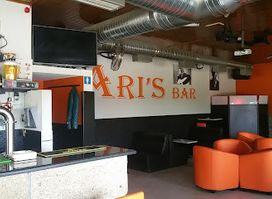 Ari's Bar