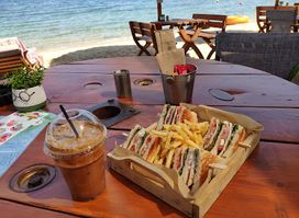 Tsarki Blue Beach Bar