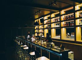 High5 Bar & Lounge