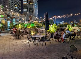 Chaud Cafe & Wine Bar