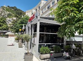 Vinos Wine Bar