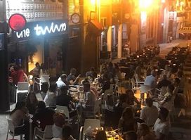 Twin’s Bar