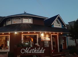 Mathilda. Resto bar. Casa de té