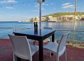 Otters Bistro & Lounge