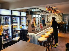 Beer Wall Café