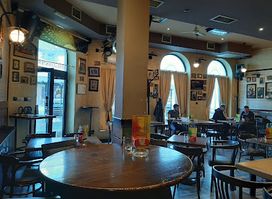 Viveur Cafe & Pub