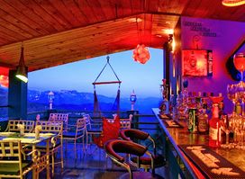 Hangout - Rooftop Bar and Lounge