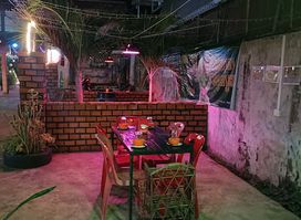 ផ្ទះទាកាញ់៦៦៦៦ Restaurant and beer Gardent