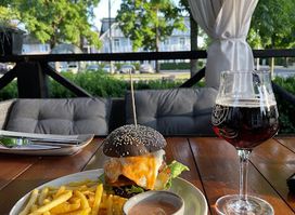 10th avenue - Cocktails & Beer Garden