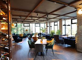 Upper Steak & Wine Bar