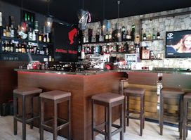 Street Bar