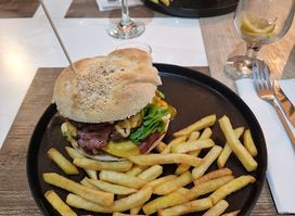 Hamburgueria - Com Unhas e Dentes