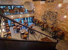 Escape bar