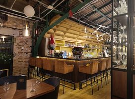 UPPER DECK Wine & Cocktail Bar