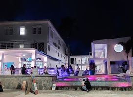 Seaview Beach & Pool Bar