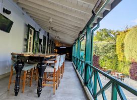 The House Lounge Bar & Restaurant