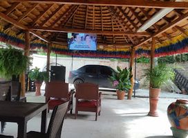 MENCHOS TRAGOS Y LICORES