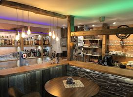 Kö-Füssen: Billard, Dart, Kicker, Bistro, Bar, Wohnzimmer