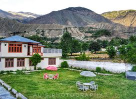 Chitral Guest House and Zowalo Restaurant