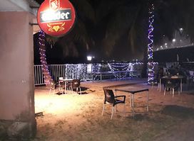 Waterfront bar, Federal Civil Service Club