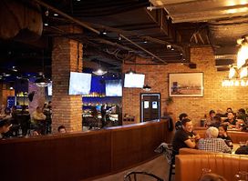 Harvey`s pub and grill