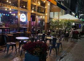 Q HAH Cocktail Bar