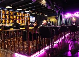CHAMPS SPORTS BAR