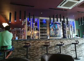 Apple Bar & Pub