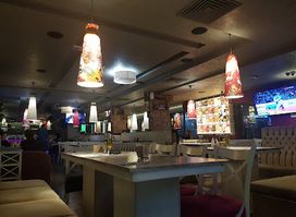 PENGUINS Bar & Dinner