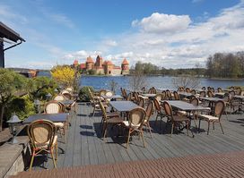 Apvalaus Stalo Klubas restaurant and hotel