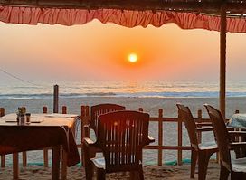 Golden Wings Cafe and rooms